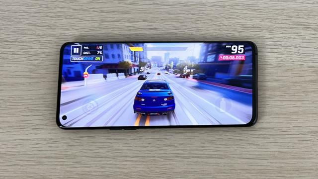 <b>OPPO Find X5 Pro: Benchmark-uri de top 10-15, în linie cu alte flagshipuri Snapdragon 8 Gen 1</b>OPPO Find X5 Pro adoptă ca toate flagshipurile care se respectă cel mai nou procesor Qualcomm, Snapdragon 8 Gen 1. E un CPU de 4 nm produs în fabricile Samsung, cu 8 nuclee tactate până la 3 GHz şi GPU Adreno 730. În China se vinde cu un CPU