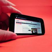 Review E-Boda Eruption V200 Quad Core: ecran și cameră atractive, baterie și acustică mai puțin impresionante (Video)
