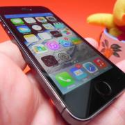 iPhone 5s Review: Touch ID inovează, calitatea audio/video impecabilă, iOS 7 nu convinge (Video)