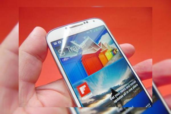 Review Samsung Galaxy S4: telefonul desăvârșit pentru cei care vor un smartphone grijuliu (Video)