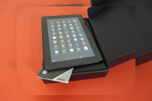 ASUS MeMo Pad FHD 10 unboxing: scoatem din cutie o tabletă midrange cu design plăcut (Video)