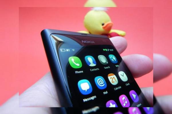 Nokia N9 și HTC Mozart la 599 lei pe Germanos.ro