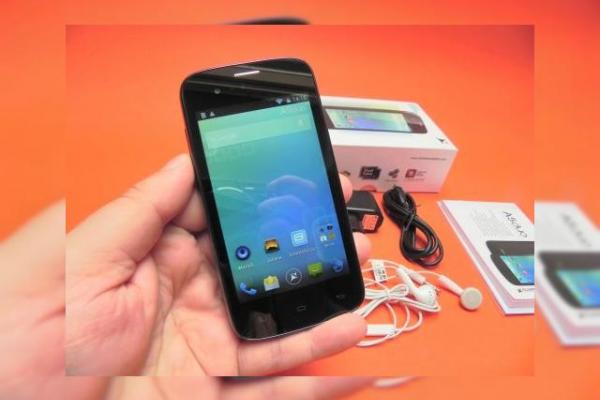 Allview A5 Duo unboxing: scoatem din cutie un handset tineresc, cu folie pentru ecran la pachet (Video)