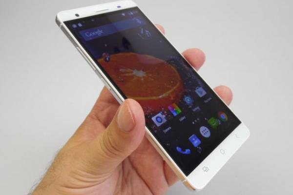 Mstar S700 Review: unul dintre cele mai arătoase smartphone-uri cu preţ accesibil, vine şi cu scanner de amprente destul de rapid (Video)