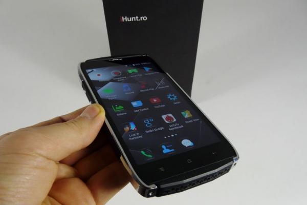 iHunt X200 Unboxing: un telefon rezistent la şocuri şi intemperii, cu design robust şi elegant (Video)
