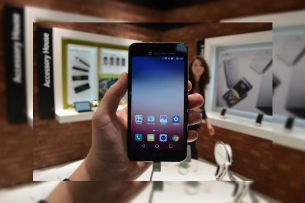MWC 2016: LG X Screen prezentare hands-on - două ecrane sunt mai bune decât unul, mai ales cu unul always on