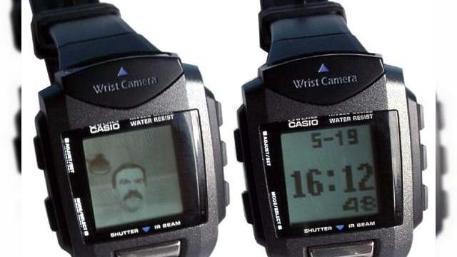 <b>Ştiaţi că: Wrist Camera al celor de la Casio, primul ceas digital cu cameră, se lansa cu mult înainte de Samsung Galaxy Gear?</b>Cu toate că multă lume a fost surprinsă atunci c&acirc;nd Samsung a lansat &icirc;n 2013 primul smartwatch cu camera, premiera le aparţinea de fapt celor de la Casio. &Icirc;ncă din anul 2000 apărea modelul Wrist Camera WQV-1, primul ceas cu camera...
