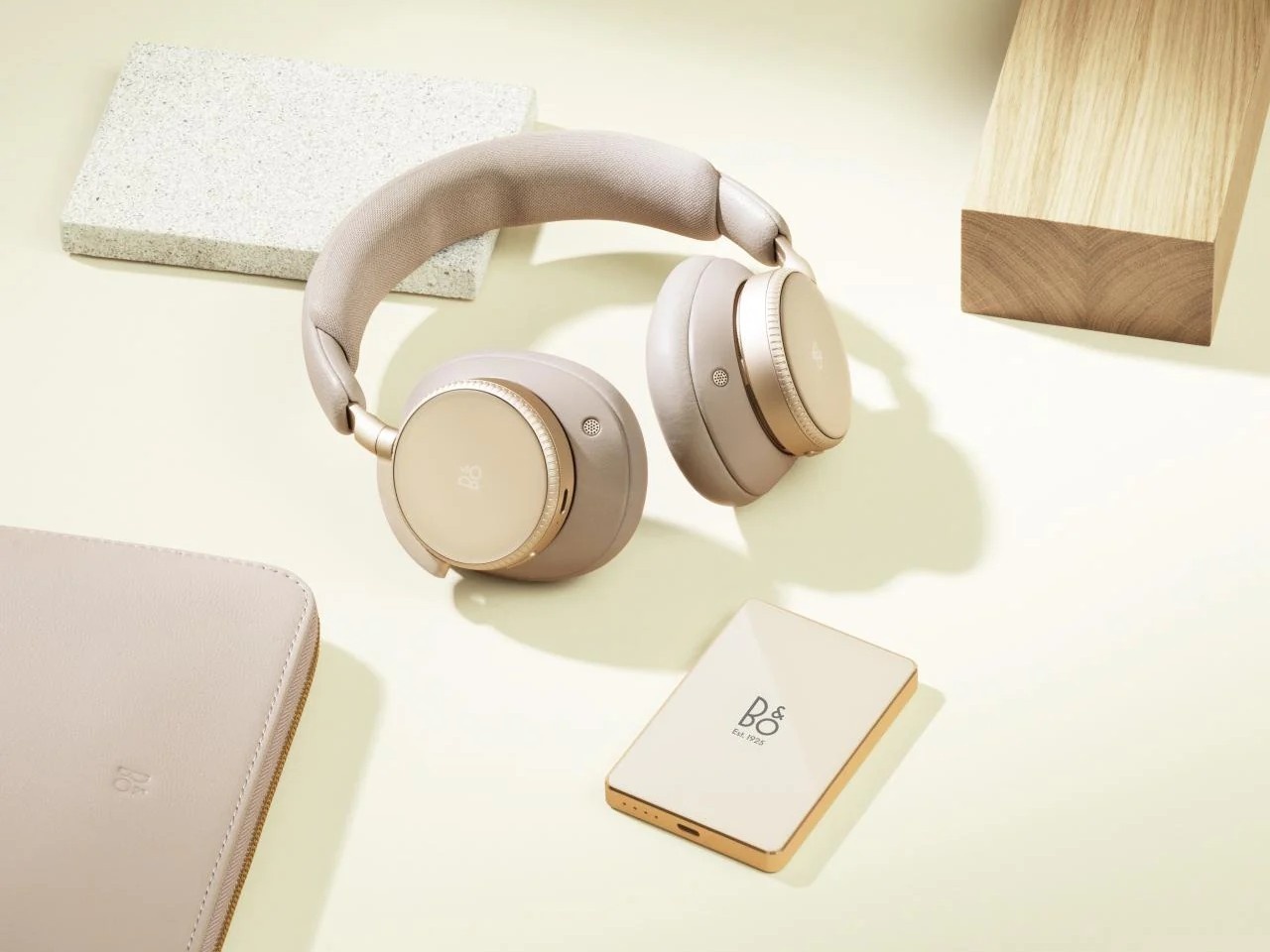 Bang & Olufsen intră pe piața bateriilor externe (galerie)