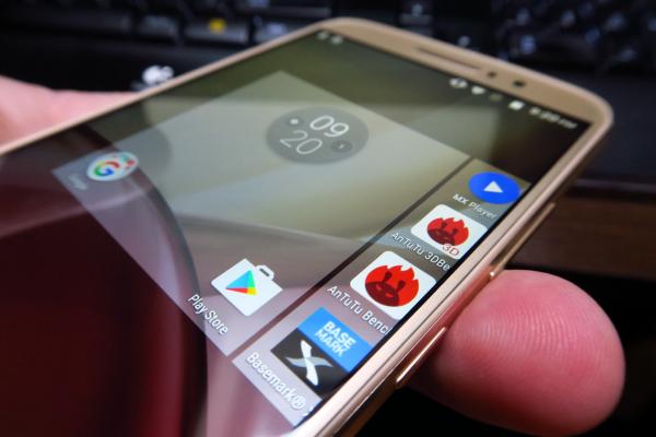 Motorola Moto M: Benchmark în jurul lui Xperia XA şi Moto G4, sub ZenFone 3