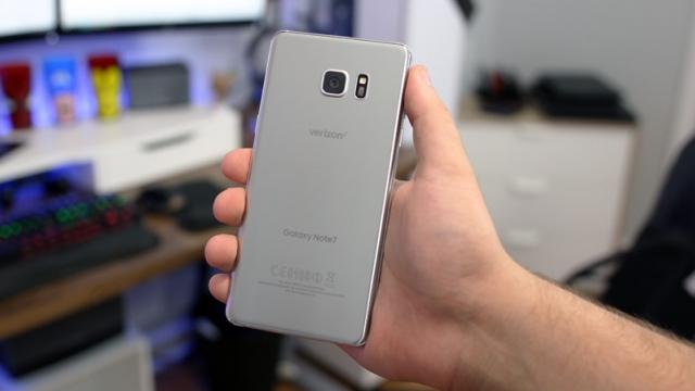 <b>Samsung confirmă planul de a comercializa modele Galaxy Note 7 recondiționate; asta doar în anumite regiuni</b>Cu toate că au mai apărut zvonuri în trecut cu privire la faptul că Samsung ar lua în calcul posibilitatea de a comercializa modele Note 7 recondiționate, aceste informații nu au fost confirmate, cel puțin nu până astăzi. Sud-coreenii au declarat că 