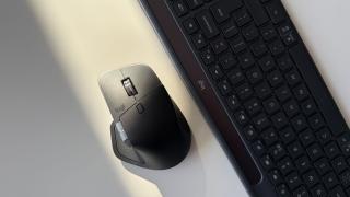 Logitech pregătește MX Master 4 SE: mouse-ul premium ar putea primi o versiune mai ieftină
