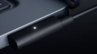Microsoft face ce Apple n-a făcut cu MagSafe: pune magnetul direct pe USB-C
