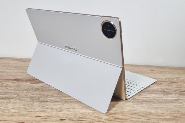 Huawei MatePad Pro 13.2 PaperMatte: Design premium, greutate redusă, muchii înguste, talia de doar 5.5 mm în lumina reflectoarelor