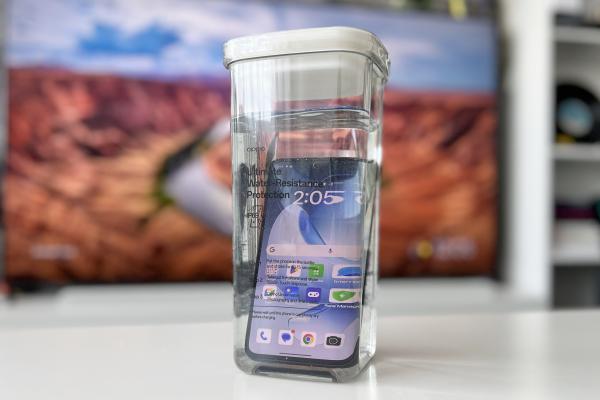 OPPO Reno13 F: Design tineresc, compact și cu certificare IP69 cum nu vezi nici pe unele flagship-uri