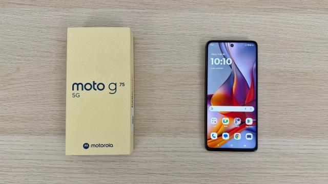 <b>Motorola moto G75 5G: Conectivitate 5G, Wi-Fi 6e, nimic de obiectat</b>Motorola moto G75 5G dispune de conectivitate 5G, aşa cum îi indică şi numele. Vine cu un slot nano SIM şi cu suport pentru Wi-Fi 6e, în 3 benzi chiar. Dispune şi de suport Bluetooth 5.4, cu A2DP, aptX HD. Pentru poziţionarea globală 