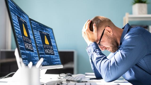 <b>Datele tale sunt aici? O scăpare URIAȘĂ de date include 2.7 miliarde de seturi de date</b>Ce m-a intrigat cel mai mult la această uriaşă breşă de date personale nu este atât numărul de seturi de date scăpate, cât sursa sa. 2.7 miliarde de seturi de date au ajuns online, din cauza companiei Mars Hydro din China.