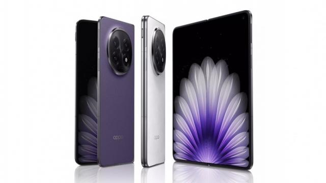 <b>OPPO Find N5 lansat oficial! Cel mai subțire smartphone pliabil de pe piață, cu o talie de doar 4.21 mm și hardware de top</b>Iată că ziua cea mare a sosit, iar OPPO a prezentat oficial cel mai nou pliabil din portofoliul său. E vorba despre OPPO Find N5, succesor direct pentru modelul Find N3. E mai subțire decât un creion, fiind în acest moment smartphone-ul pliabil