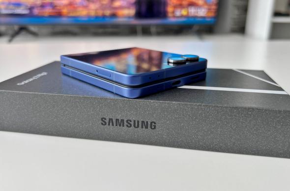 Samsung Galaxy Z Flip7 - Unboxing: Samsung-Galaxy-Z-Flip7-Unboxing_039.jpg