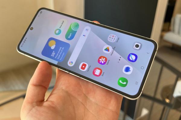 Samsung Galaxy Z Flip7 FE - Fotografii hands-on