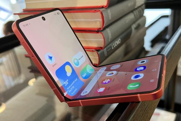 Samsung Galaxy Z Flip7 e acum oficial! Primul flagship pliabil cu CPU Exynos, baterie generoasă și un display ce nu lasă pliul la vedere