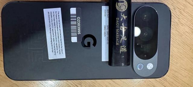 Pixel 10 Pro scapă pe Goofish în fotografii cu margini subțiri; Fotografii cu ecranul LTPO OLED de 6,3” și margini vizibil mai subțiri
