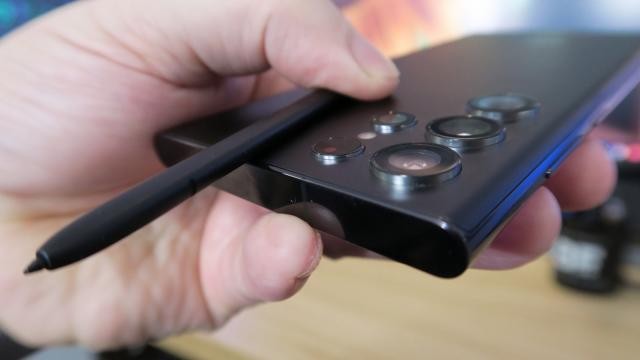 <b>Samsung înregistrează venituri record în trimestrul 1, mulţumită vânzărilor seriei Galaxy S22</b>Samsung a dezvăluit astăzi rezultatele sale financiare pe trimestrul 1 al anului 2022. Cum suntem în aprilie s-a încheiat primul trimestru, perioada ianuarie-martie şi avem şi cifrele aferente. Ei bine Samsung a înregistrat un trimestru întâi 