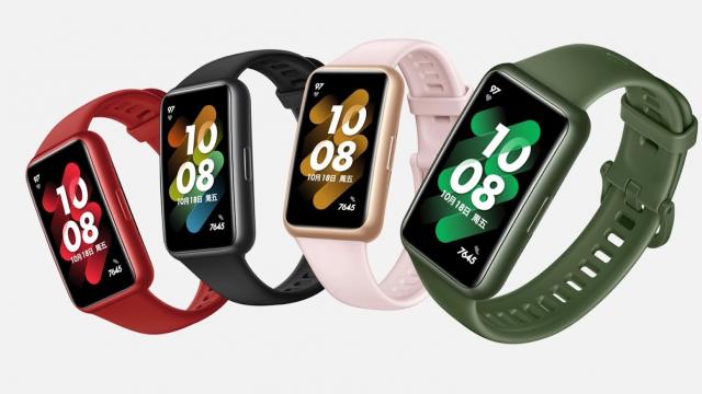 <b>Huawei Band 7 a sosit: brăţară de fitness cu senzor SpO2, NFC, autonomie de 14 zile</b>Huawei Band 7 a sosit astăzi în cadrul evenimentului Huawei care ni l-a adus şi pe Watch 3 Pro, dar şi tableta MatePad 10 şi pliabilul Mate XS 2. Avem de-a face în cazul acestei brăţări de fitness cu un produs viu colorat, mai ales în versiunea cea 