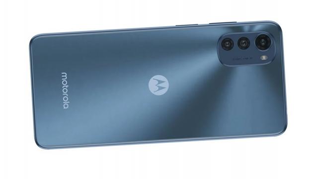 <b>Motorola Moto E32 apare în noi randări; Aflăm detalii despre specificațiile sale înainte de debut</b>Motorola tocmai ce a lansat smartphone-ul Edge 30, însă compania pregătește acum și modele mai accesibile midrange. În urmă cu ceva timp apăreau primele detalii cu privire la Moto E32, succesor pentru modelul Moto E30 lansat în urmă cu un an