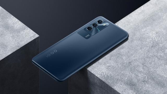 <b>iQOO Neo 6 SE va primi o cameră principală de 64 MP cu OIS; Telefonul va debuta pe 6 mai, o parte din specificații a ajuns pe web</b>iQOO pregătește un nou telefon, succesor pentru modelul iQOO Neo 5 SE lansat în urmă cu un an. Vorbim azi despre iQOO Neo 6 SE, terminalul primind recent un teaser care dezvăluie un detaliu important privind camera. De asemenea, deși telefonul va debuta a