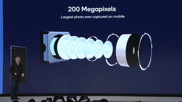 <b>Samsung lucrează deja la a doua generaţie de cameră de 200 de megapixeli, prin senzorul ISOCELL HP3</b>Samsung a lansat cu câteva luni în urmă primul senzor foto de 200 de megapixeli pentru terminale mobile, sub numele de ISOCELL HP1. El nu a ajuns încă pe vreun telefon, dar zvonurile afirmă că Motorola ar fi în pole position pentru preluarea sa