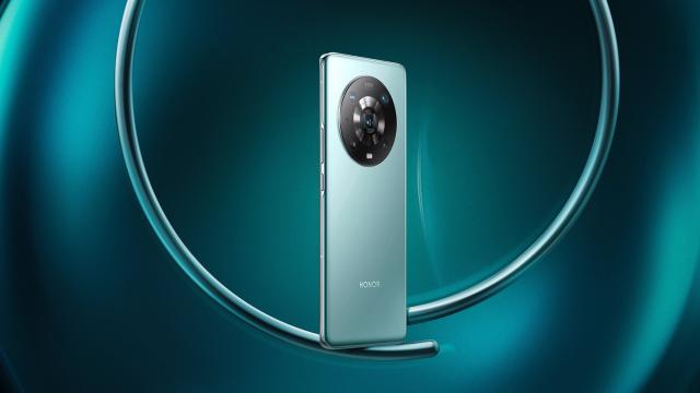 <b>Honor Magic 4 Pro este cu un pas mai aproape de lansarea globală; Apare listat în Franța și Marea Britanie</b>În așteptarea evenimentului de pe data de 5 mai, zi în care brandul HONOR va reveni în România, aflăm detalii despre un telefon aproape de lansarea globală. Așa cum indică și titlul postării de față, este vorba despre Honor Magic 4 Pro