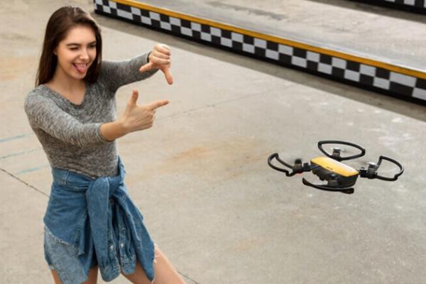 Turul Magazinelor #291: Huawei P10 Lite la reducere, pitici de grădină, drona controlată prin gesturi DJI Spark e în România