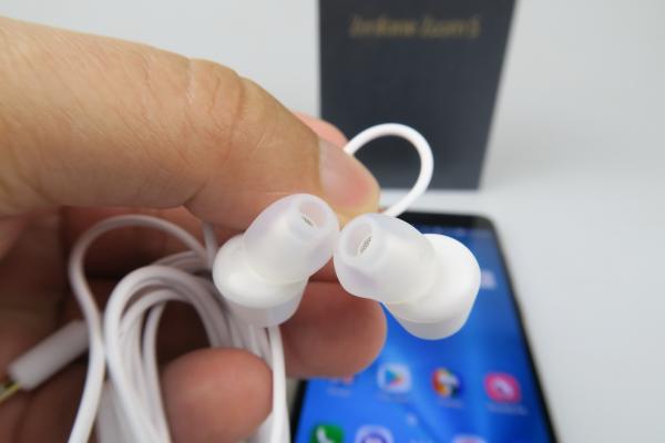 ASUS ZenFone Zoom S: Multimedia cu volum uriaş, a venit de nicăieri surpriza
