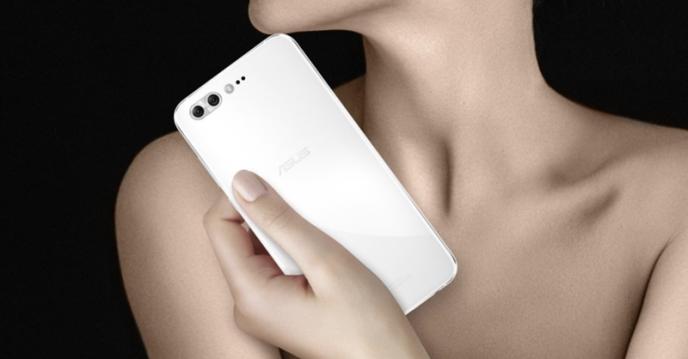 <b>Preț și disponibilitate Asus ZenFone 4 Pro în România</b>Flagship-ul de final de an al taiwanezilor de la ASUS se numește ZenFone 4 Pro și este un terminal echipat cu cel mai performant procesor marca Qualcomm din acest moment. Vine și cu o cameră duală în spate iar ca dotări ceva mai speciale avem 