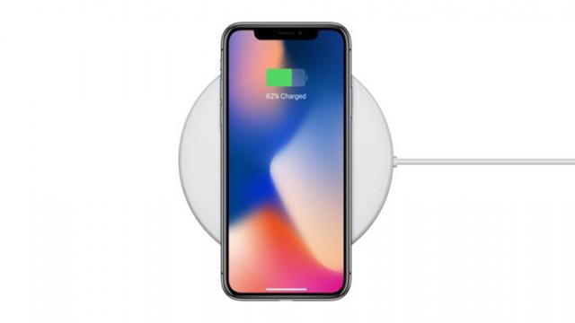 <b>Bateria lui iPhone X are în sfârşit capacitatea dezvăluită; Sub Galaxy S8, peste iPhone 8 Plus</b>Un lucru pe care doream să îl aflăm cu orice preț era și capacitatea bateriei de pe iPhone X, detaliu ce iese la iveală abia acum la 2 săptămâni de la anunțul oficial al telefonului. Drept comparație, această baterie se află sub Galaxy S8, dar peste 