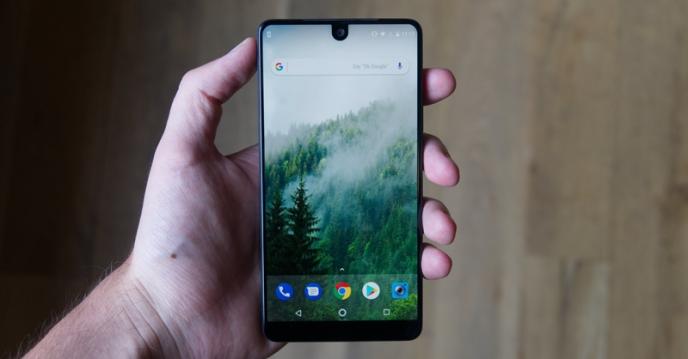 <b>Essential Phone a vândut doar 5000 de unităţi de la debutul său din august</b>După ce a fost puternic criticat de către celebrul youtuber MKBHD, iată că Essential Phone nu o duce prea bine pe piață, asta datorită vânzărilor foarte slabe. Potrivit unui raport ajuns online se pare că doar 5000 unități ale acestui handset au fost