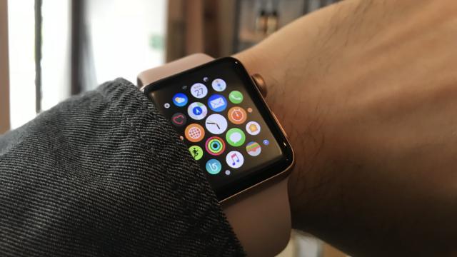 <b>Apple Watch Series 3 Hands-on: elegant fără îndoială şi mai independent (Video)</b>În cadrul evenimentului organizat de QuickMobile pe data de 27 septembrie am văzut afișat la fața locului și noua generație Apple Watch, model al cărui nume comercial este Apple Watch Series 3. Noul purtabil se remarcă în primul și în primul rând prin