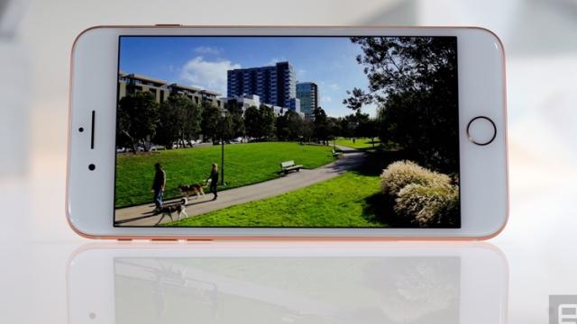 <b>Apple achiziționează startup-ul francez Regaind pentru un AI ce analizează fotografiile realizate</b>O veste pe care o aflam odată cu WWDC 2017 era și aceea că iOS 11 aduce o aplicație Photos îmbunătățită ce dispune de tehnologie de tip machine learning și de un AI dedicat. Abia acum descoperim că tehnologia din spatele său este rodul unei 