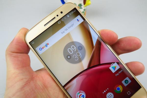 Motorola Moto M: Design unibody, perfect prelucrat, familiar
