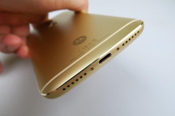 Motorola Moto M: Multimedia Dolby, cu über volum