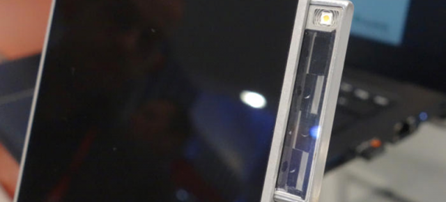  Inginerii germani reinventează camera de smartphone într-un nou concept, cu 4 senzori plasaţi lateral pe telefon