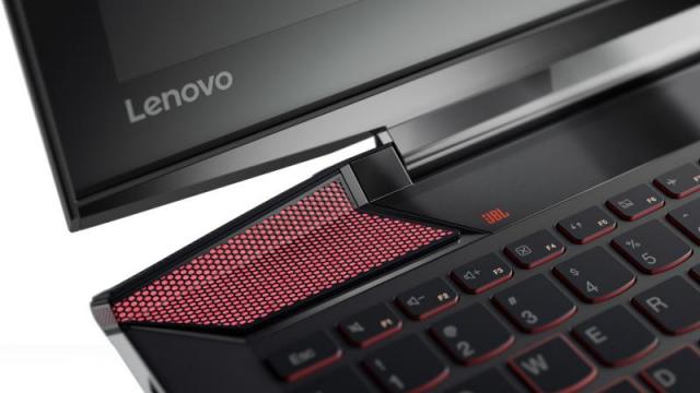 <b>Turul Magazinelor #152: Turul de gaming, cu jocuri noi de console, super laptopuri de gaming la reducere, desktopuri şi tastatură iluminată</b>Dacă plouă atât de tare afară încât se îneacă şi broaştele, e clar cazul să stai în casă, la căldură şi la... gaming. Şi pentru asta am decis că acest Tur al Magazinelor să fie axat pe gaming. eMAG.ro are de altfel o campanie de reduceri pentru gameri