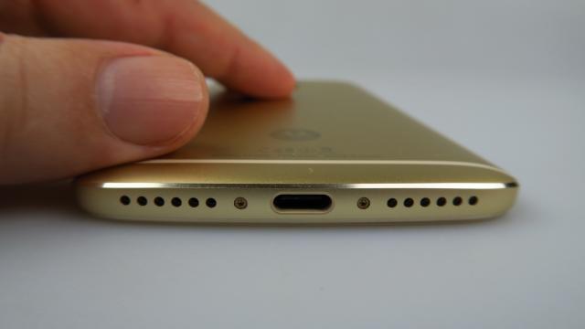 <b>Motorola Moto M: Hardware mixt, în diversitate stă puterea</b>Motorola pare a fi mers pe calea asiatică odată cu Moto M, probabil luând lecţii de la Lenovo. În primul rând e una din foarte puţinele dăţi când vedem un procesor MediaTek pe un model Moto, Helio P10 aici.