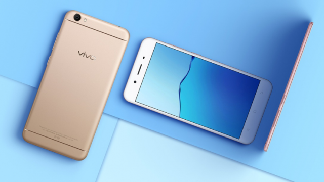 <b>Vivo Y66 debutează cu o cameră frontală de 16 MP cu blitz şi baterie de 3000 mAh; Costă în jur de 230 de dolari</b>După ce în luna noiembrie a anului trecut cei de la TENAA certificau smartphone-ul Vivo Y66, iată că astăzi el este anunțat oficial pe piața din China. Vorbim despre un adevărat selfie-phone ce sosește cu cameră frontală de 16 megapixeli cu bliț LED, semn