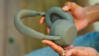 Vrei o culoare mai specială pentru căștile Sony WH-1000XM6? Iată ce nuanță proaspătă vei găsi în magazine