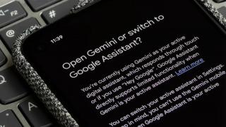 Gemini înlocuiește Google Assistant pe telefoane, ceasuri Wear OS, căști și Android Auto începând cu 4 septembrie 2026