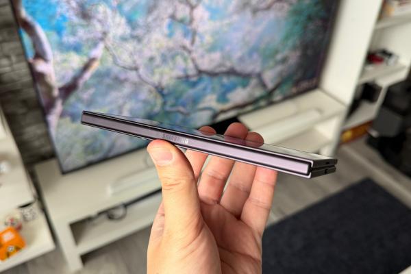 Samsung Galaxy Z Fold8 Ultra: Design familiar revizuit, cu o cută mai puțin vizibilă pentru panoul pliabil