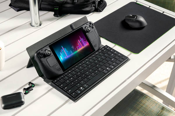 Razer lansează Travel Case Folio: O husă subțire care devine suport pentru tabletă sau consolă portabilă