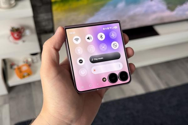 Samsung Galaxy Z Flip8: Software rafinat prin AI și Flex Mode dus la nivelul următor