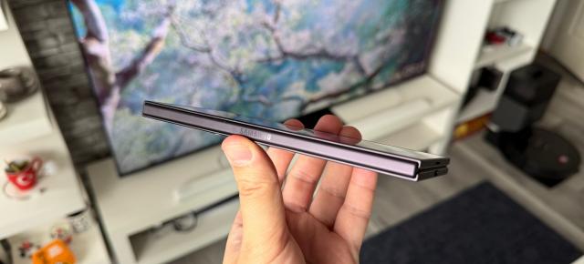 Samsung Galaxy Z Fold8 Ultra: Design familiar revizuit, cu o cută mai puțin vizibilă pentru panoul pliabil